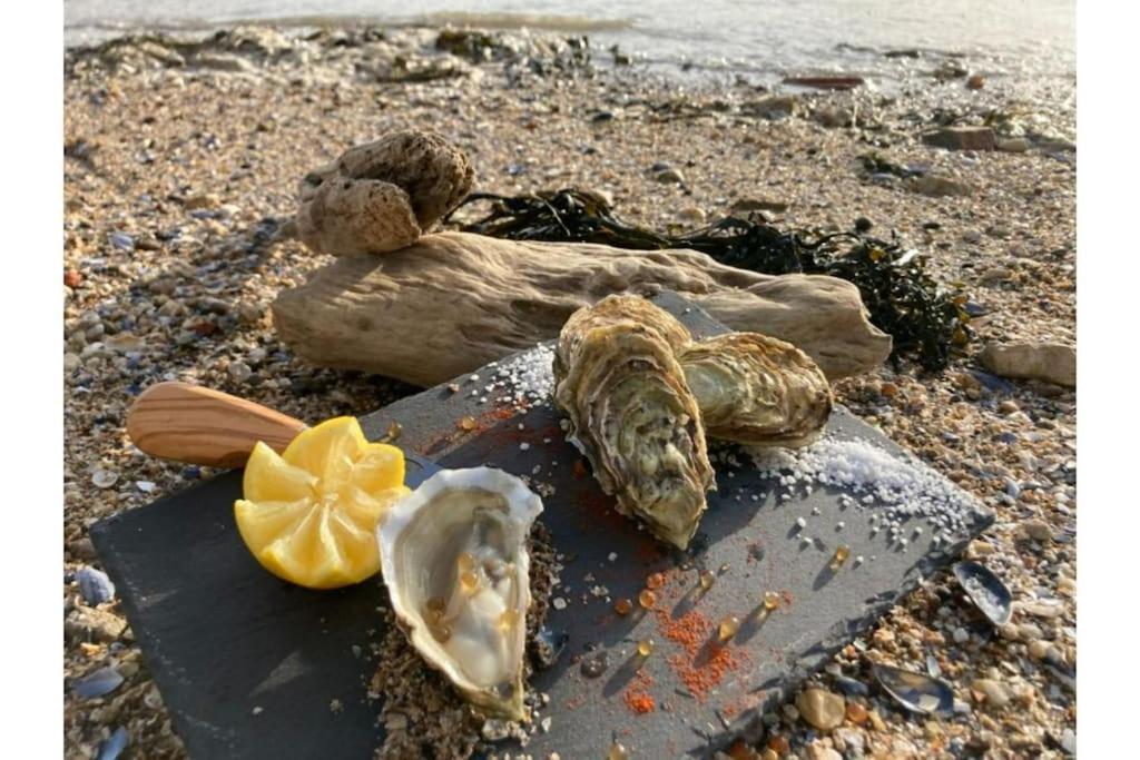 Les Pieds Dans L'Eau Acces Direct A La Plage La Cotinière Exteriör bild